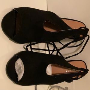 New Nine West Open Toe Black Suede Slingback Heels.  Size 8.
